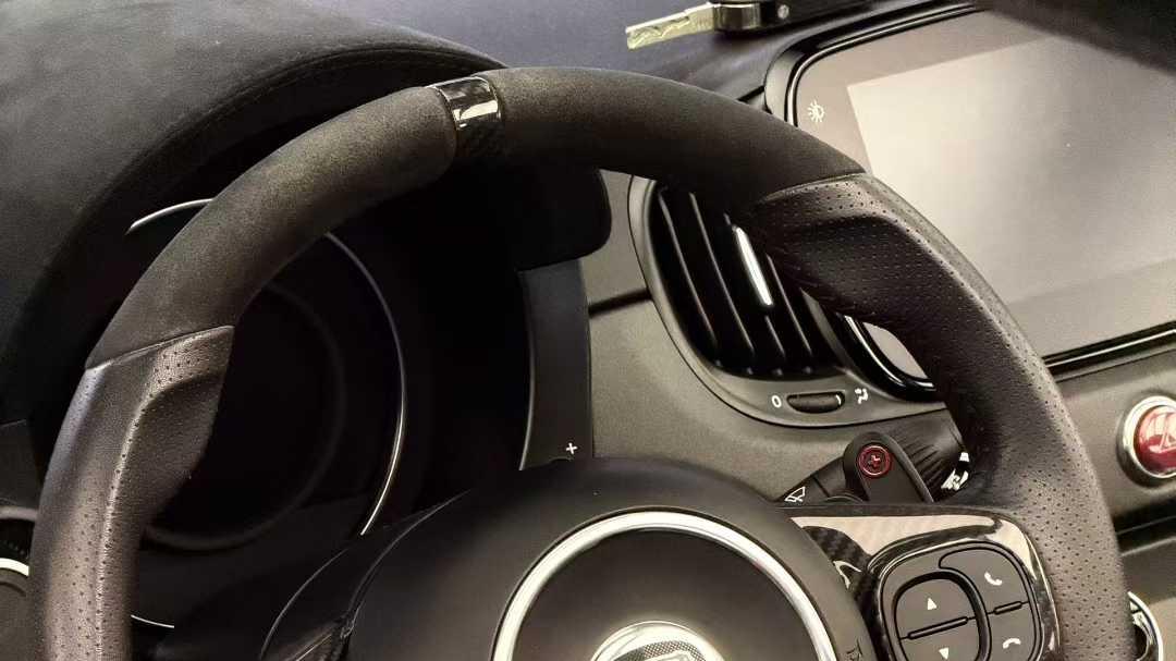 阿巴斯695 Competizione 软顶敞篷，只为最懂它的心跳