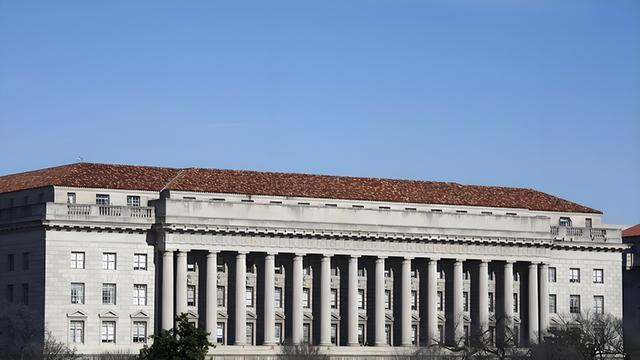 说到底，美国还是怕了中国！进入2025年后，美国对华战略出现变化