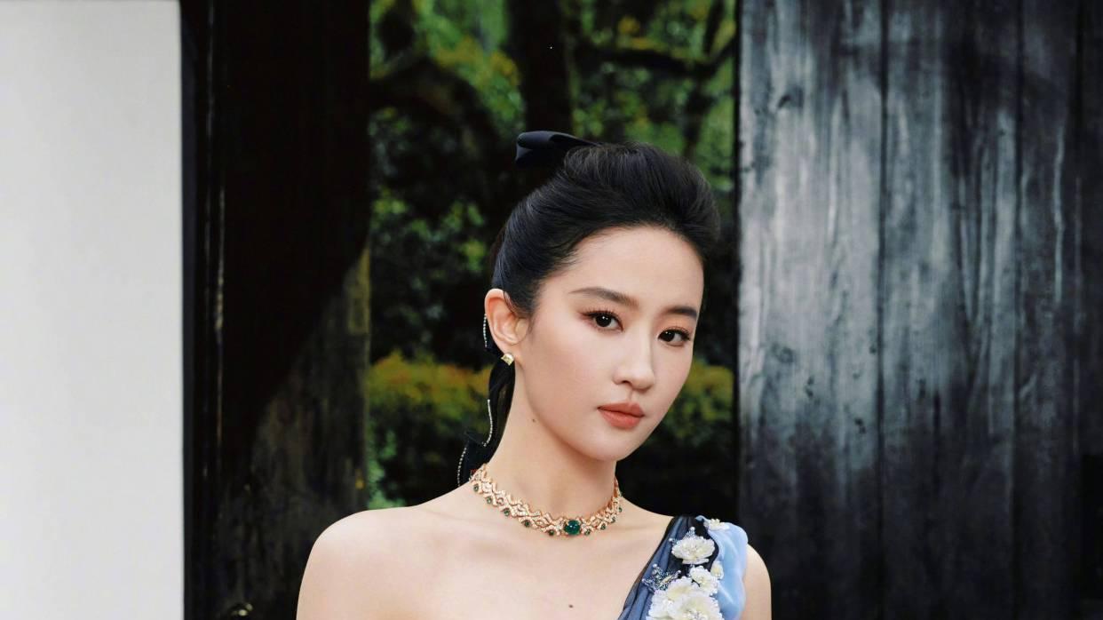 深夜在健身房偶遇刘亦菲，原来天仙是这样练出来的