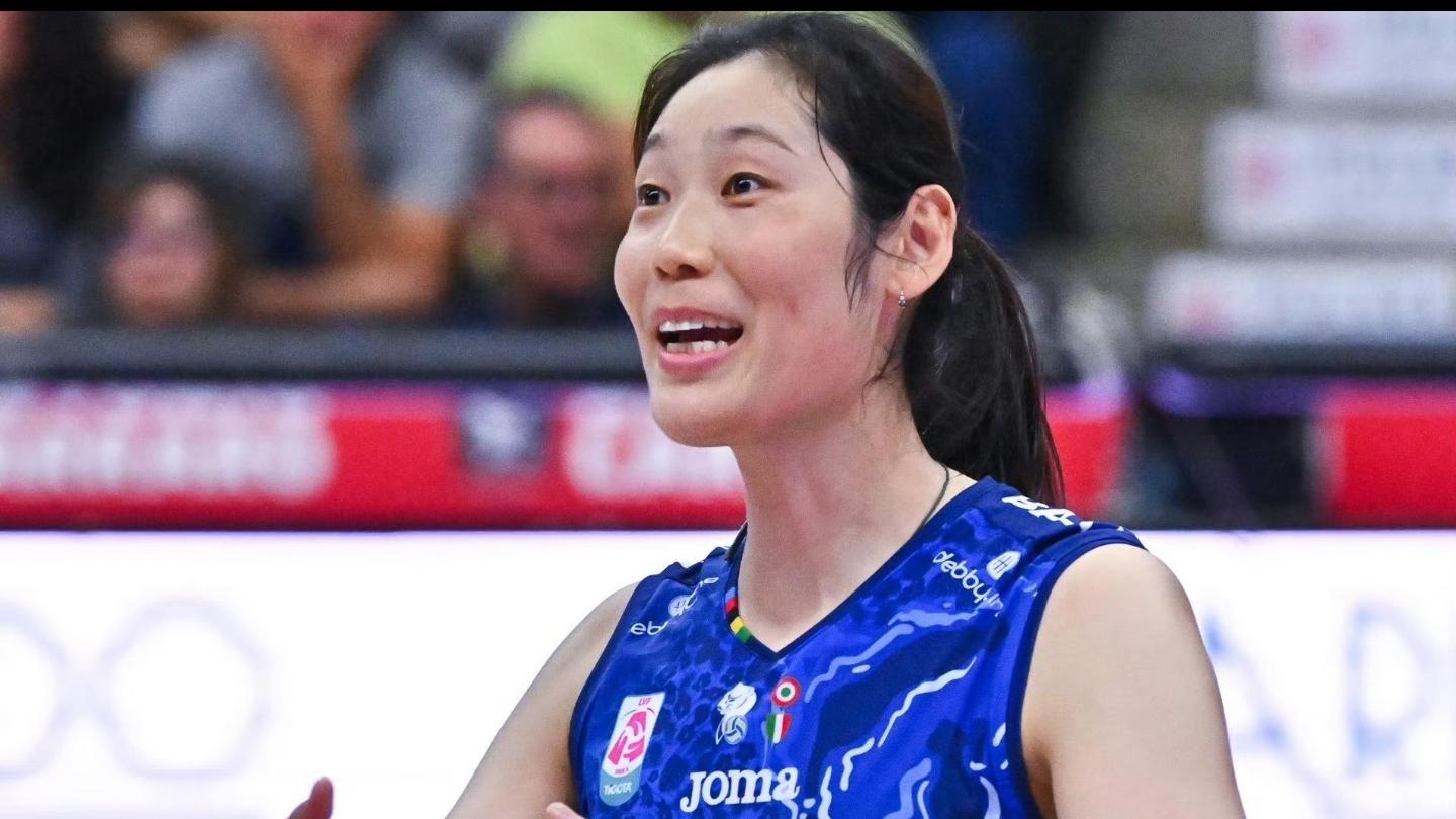 朱婷回到意大利，穿上最新款红色战袍！科内利亚诺欧冠全家福出炉