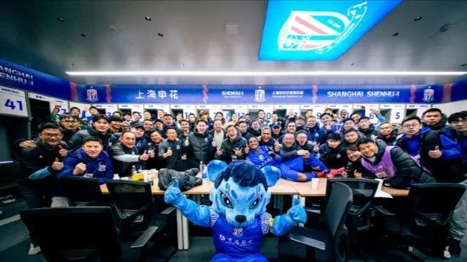 中超动态！首轮上座率排名：卫冕冠军倒数第一！成都、申花领跑！