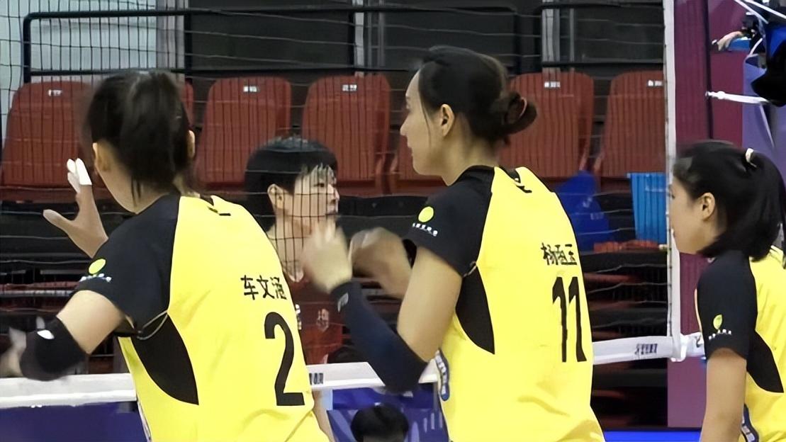 山东女排3比0轻取河南，一扫被北京逆转阴霾，送对手四连败，郭湘玲让人眼前一亮，球队多点开花，取胜实至