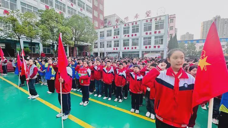 信阳市平桥区第三小学：童心敬老 传承美德