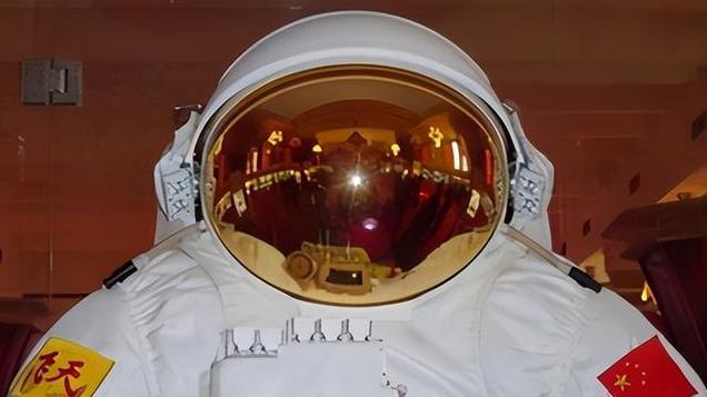 美媒：中国航天员完成9小时，打破23年来美国保持的世界记录