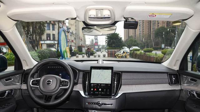 2025上海车展：沃尔沃新款XC90亮相 还有一辆透明车！