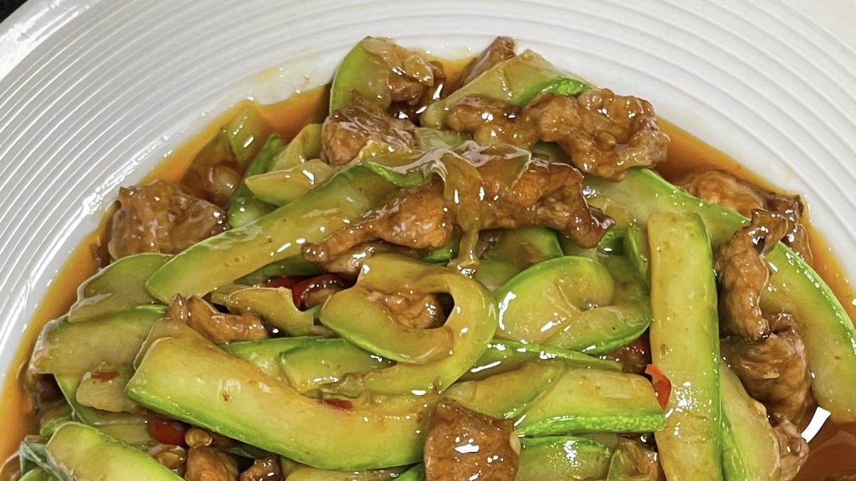 西葫芦炒肉片，简单又下饭