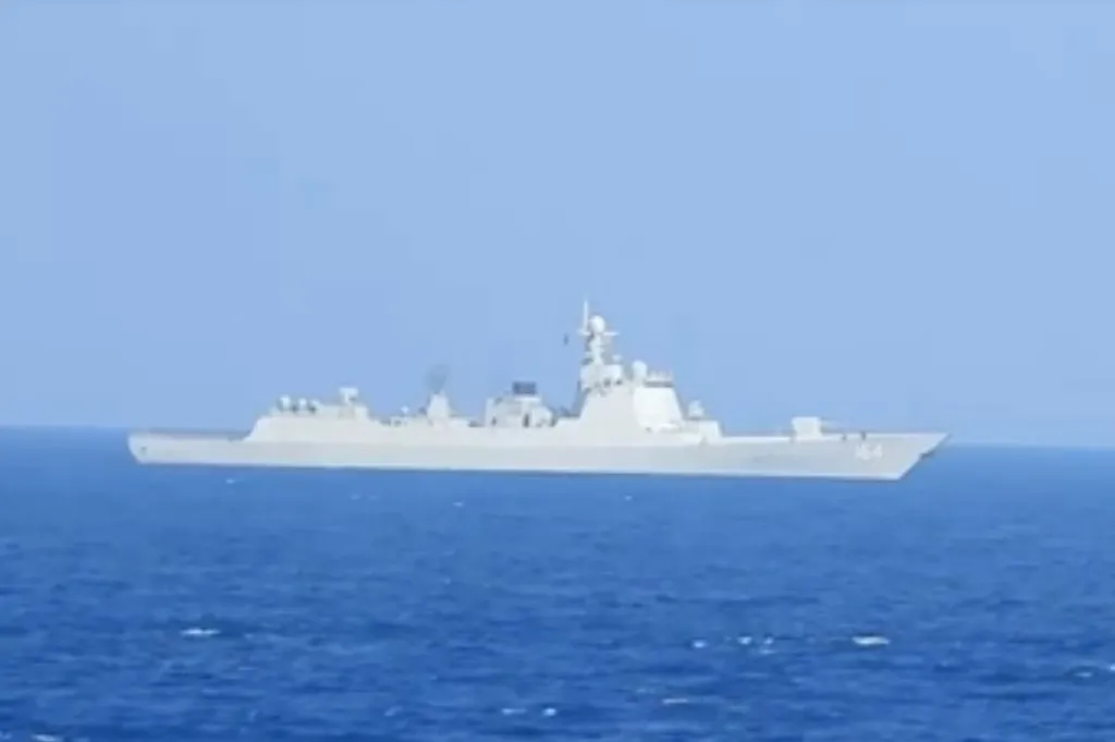 台军首度公开监视解放军无人机图片，P-3C仰拍无侦-10