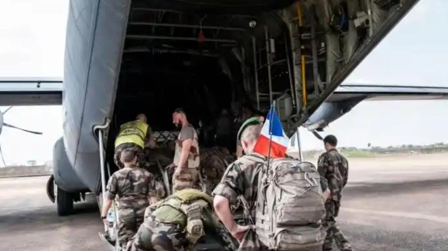 又被一国赶走！法国军队移交军事基地，在非洲失去影响力