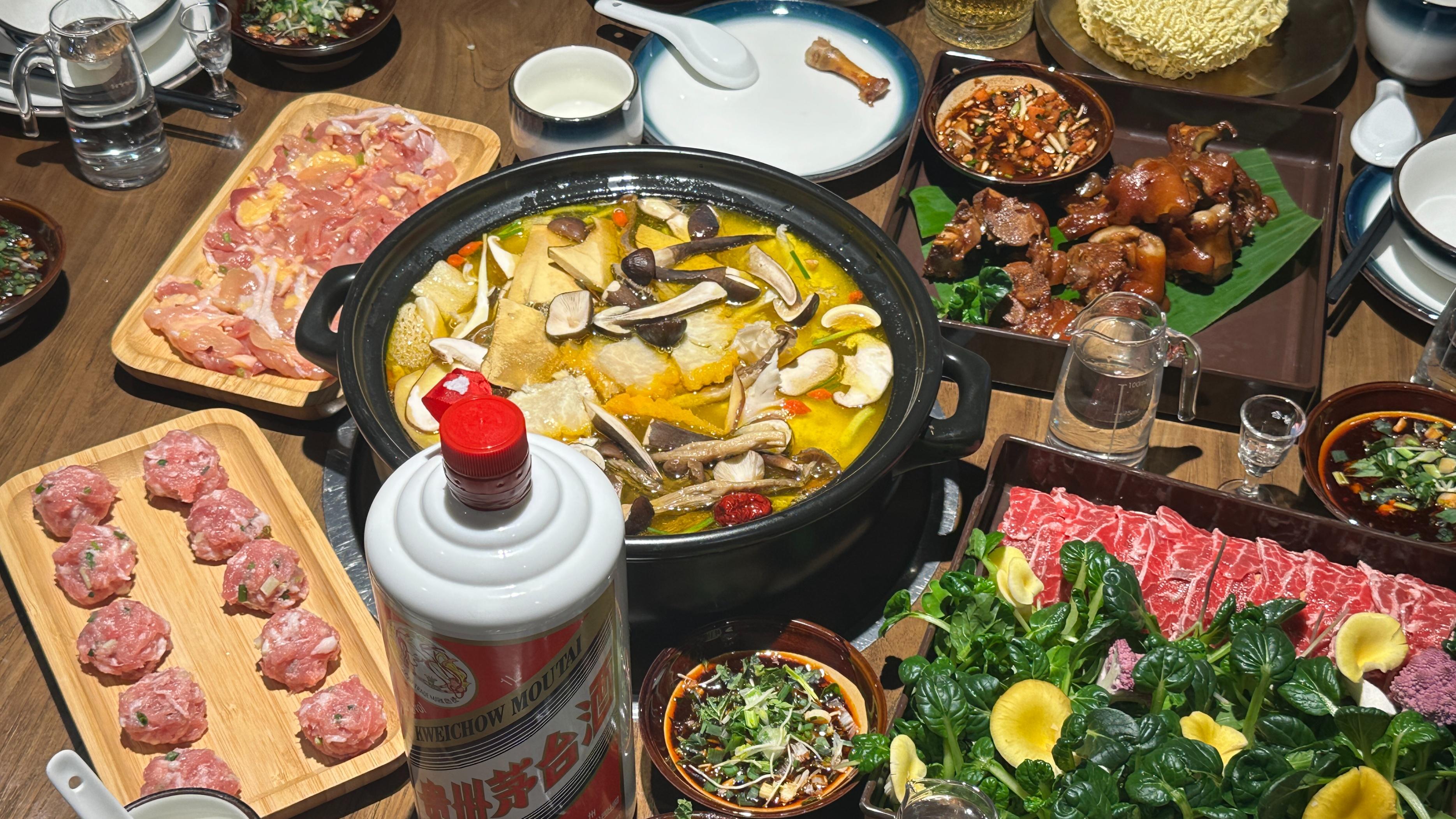 在状元楼吃骟鸡点豆腐，吃出贵州半部奋斗史