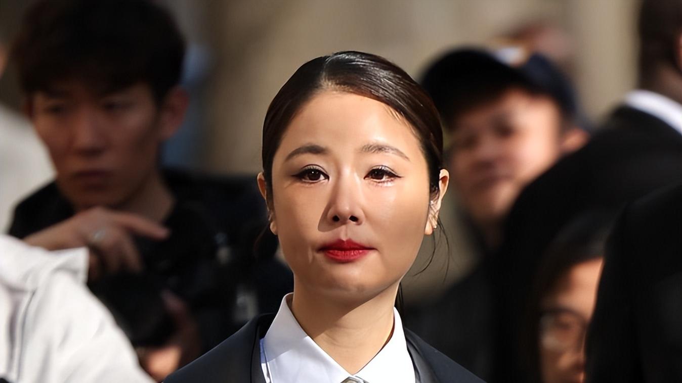 “不老女神”是假的，49岁林心如模样大变，生图揭露“人间真实”！