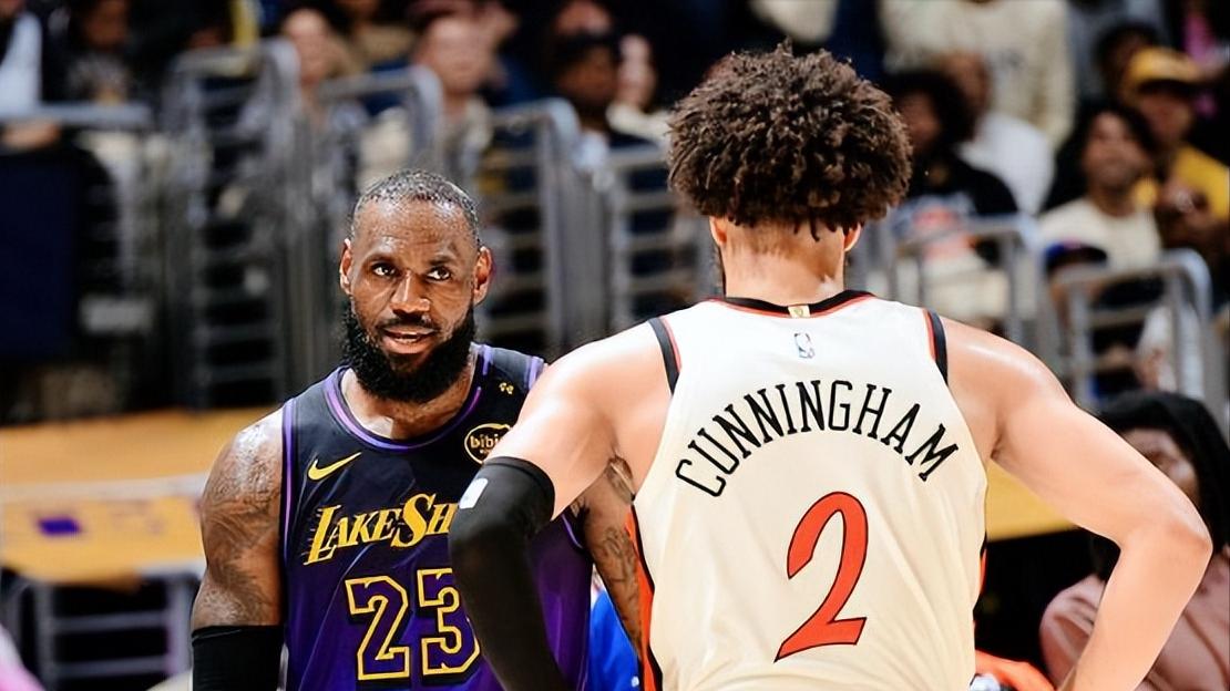 东契奇8失误，湖人末节崩盘！老詹17投17分&双塔4篮板，CC轰27+11