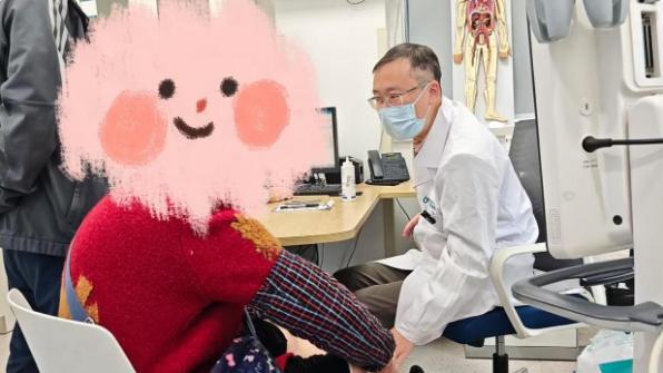 门诊碰到67岁的贺阿姨，真的又心疼又着急！