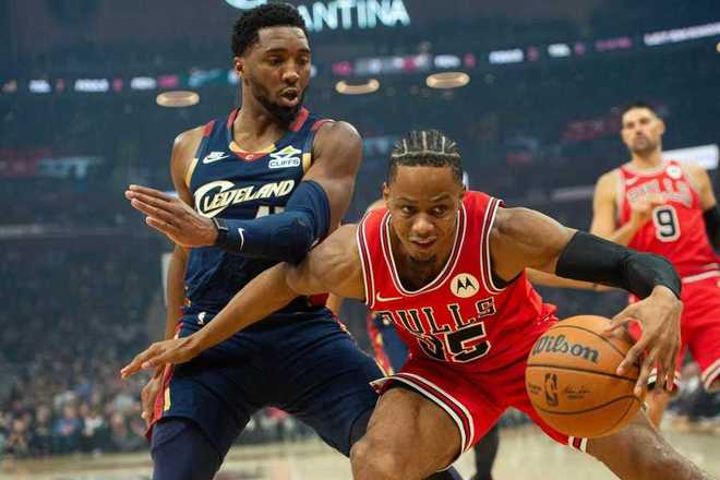 升东部第二！3人20+骑士19分逆转公牛 米切尔29+6+6亨特29分