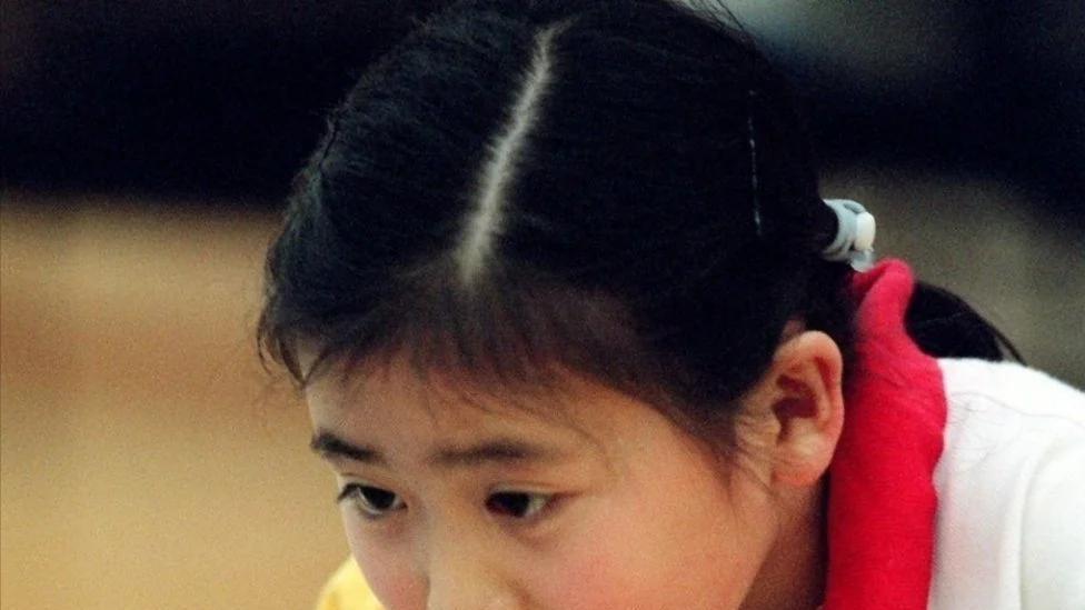 乒坛女神福原爱，离婚3年后终破茧成蝶，前夫江宏杰却陷入困境！