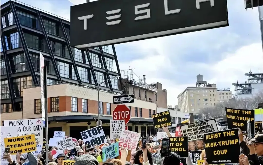 马斯克再遭当头一棒，欧尔班继续阻挠援乌