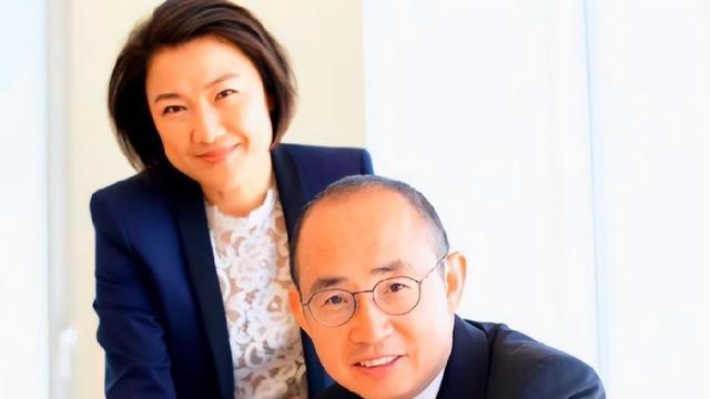 疫情时对中国一毛不拔，却大方捐美国6亿，如今在美的她怎么样