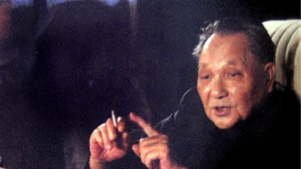 伟人间的情谊：邓小平复出后，周总理为支持他工作，决定推迟手术