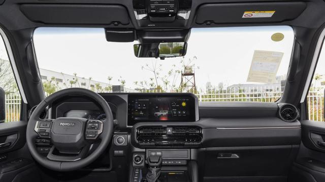 全系2.4T油电混动+托森四驱，轴距2850mm，解读2025款普拉多