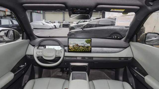 东风纳米06即将上市，以“智趣“为核心理念，打造国民智趣纯电SUV