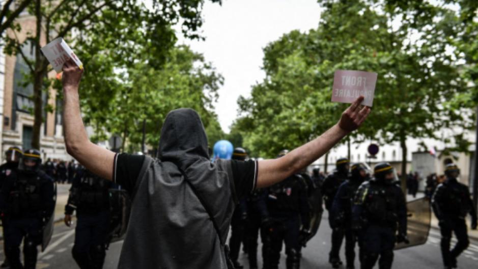 马克龙战略蓝图遭遇国内外双重压力