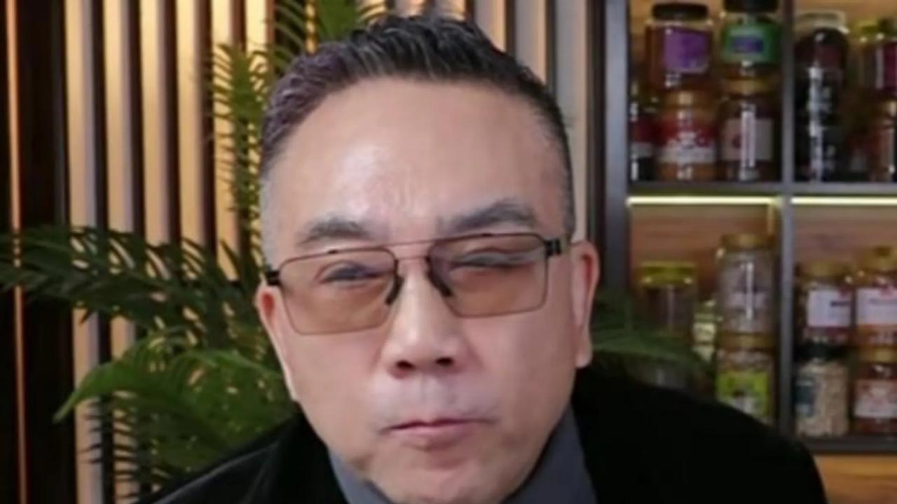 杨议并非侯宝林关门弟子



杨议自称侯宝林“关门弟子”，这合适吗？大家都知道，