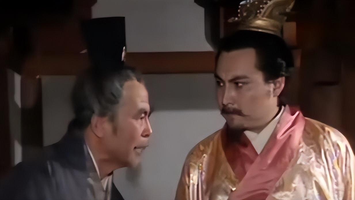 夷陵之战，曹丕为什么不趁机进攻东吴或者蜀汉？反倒是毫无作为？