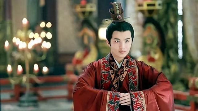 汉朝有一皇帝，不但喜欢男人，还想传皇位给他，刘邦知道都得气活