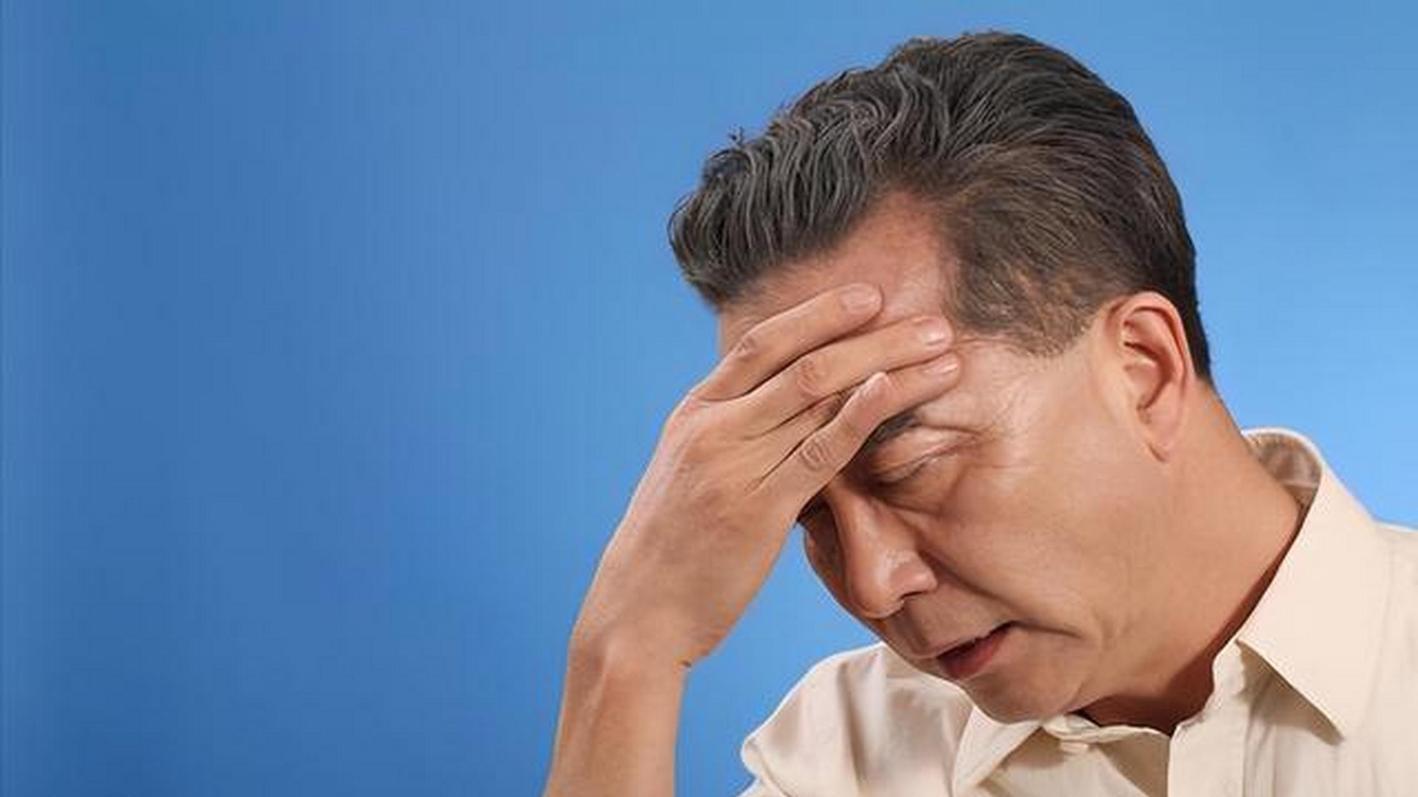 沉默的风暴：揭秘男性“更年期”，被忽视的中年情感危机及其家庭震荡