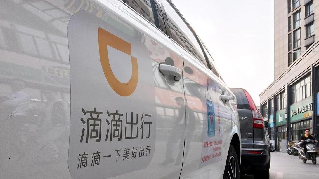 为儿子攒婚房10年，他偷偷把房产证加名初中女同桌