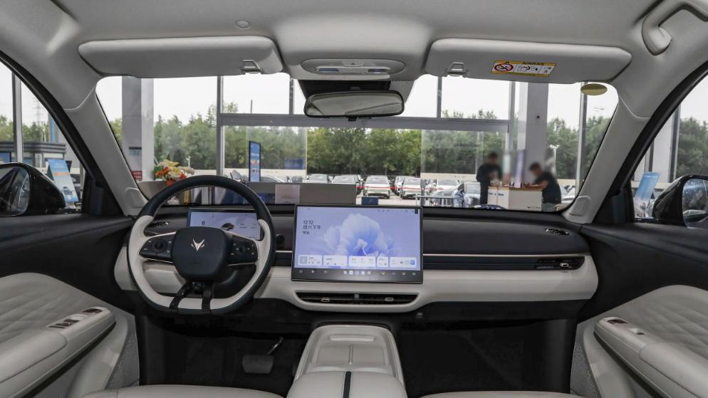 很懂家用需求？6.28万起售，极狐T1究竟怎样？