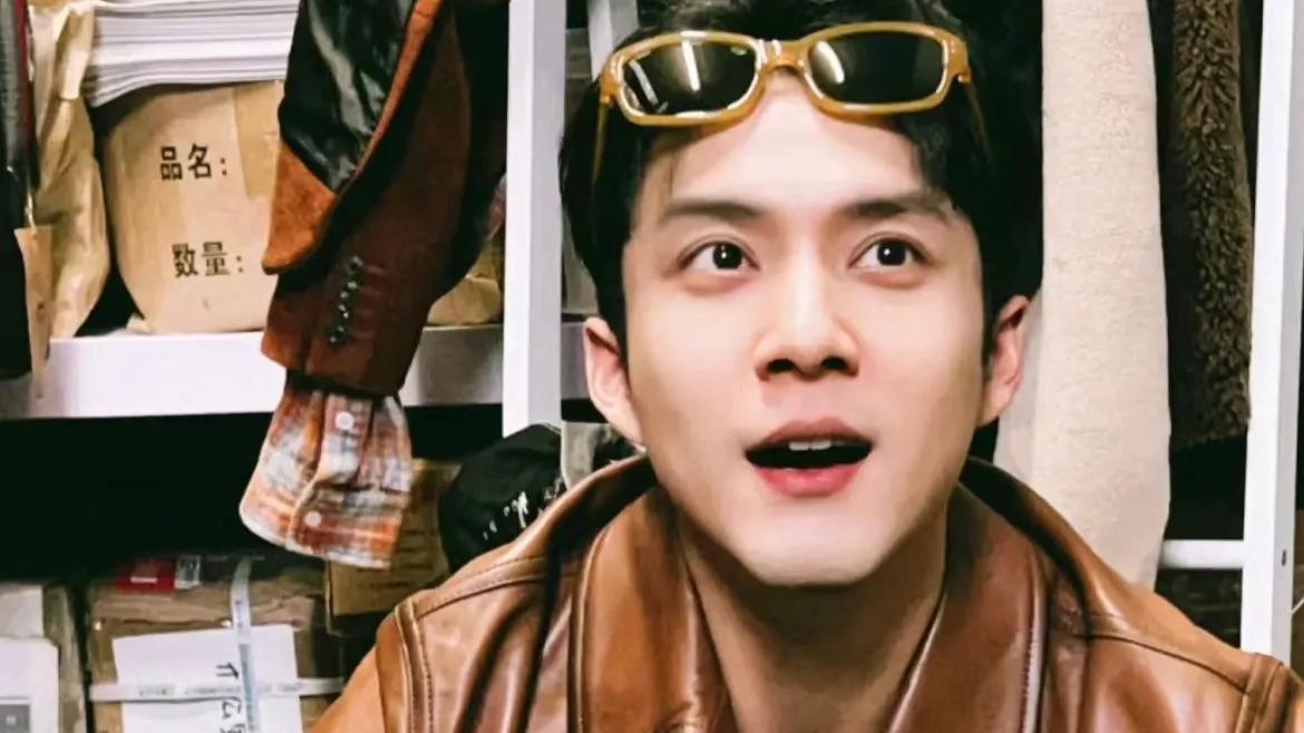 杨紫韩东君携手踏青，俊男靓女配一脸，韩东君给小紫拍照好卖力！