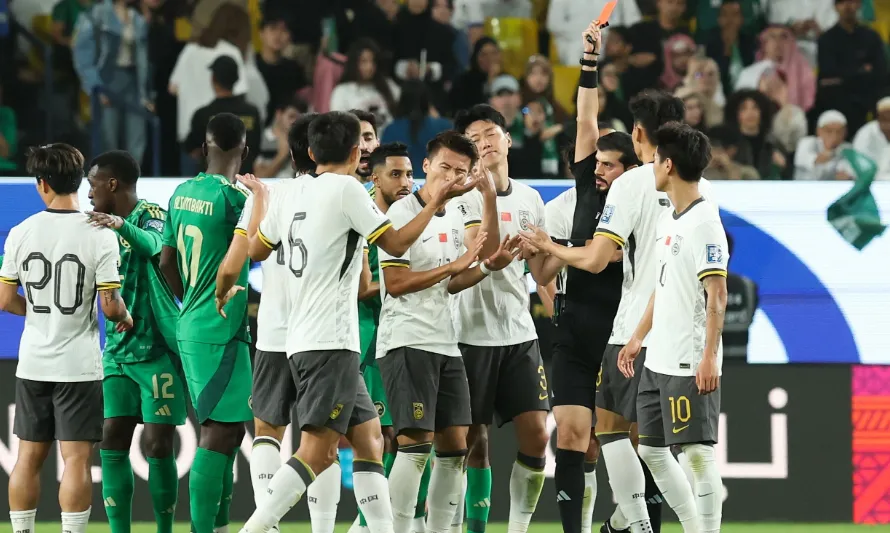 0-1！塞尔吉尼奥遭弃用！林良铭红牌打乱计划？伊万被质疑