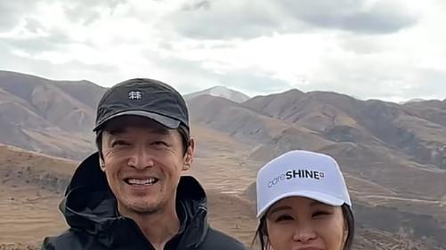 田朴珺公布新身份，胡歌烹饪引甜蜜互动似情侣