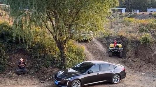 不仅省油更能爬坡，领克10EM-P在50度保罗坡展现性能与效能兼备