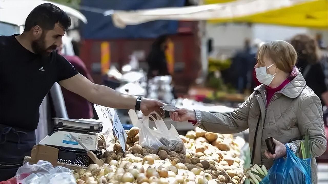 跨国婚姻遇阻：中国小伙与俄罗斯妻子的生活摩擦