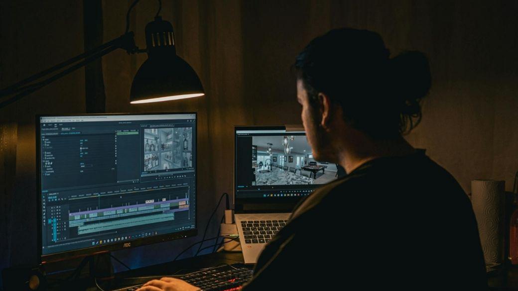 轻松学堂小艺老师：个人成长的本质-持续探索与技能提升的艺术