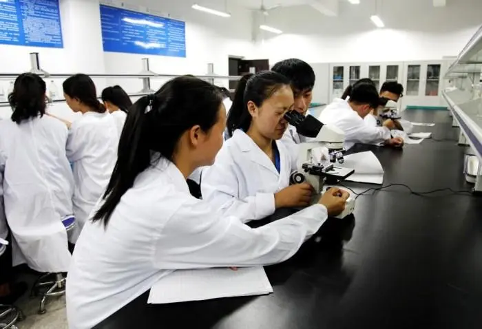 读完了大学，依然是社会底层，读书的意义是什么？