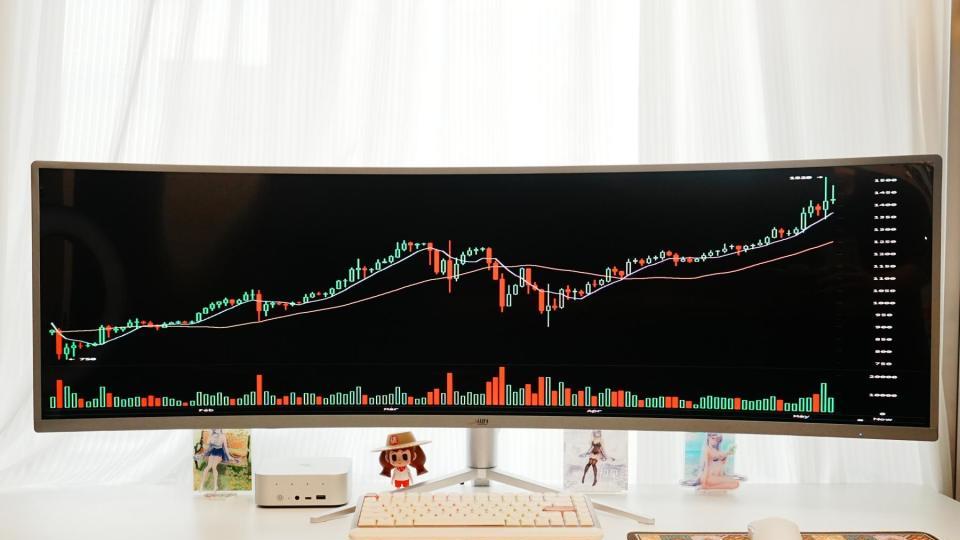 游戏、办公两不误，2000出头的49寸超大电竞显示器，沉浸感拉满