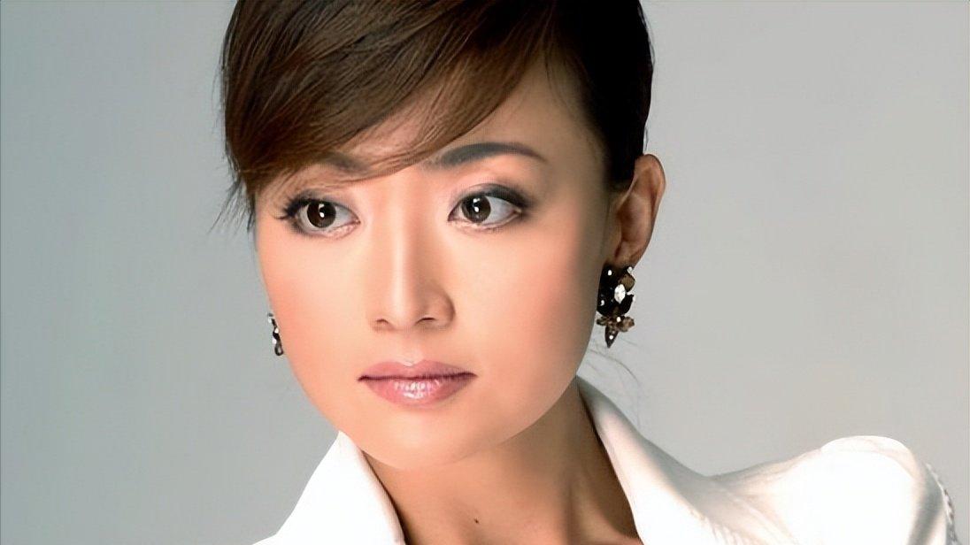 苦恋王志文4年，与沙桐结婚1年闪离后，原华嫁圈外人平凡而幸福