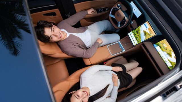 银河L7 EM-i试驾：7.7秒破百+3L油耗，家用车卷成新标杆？