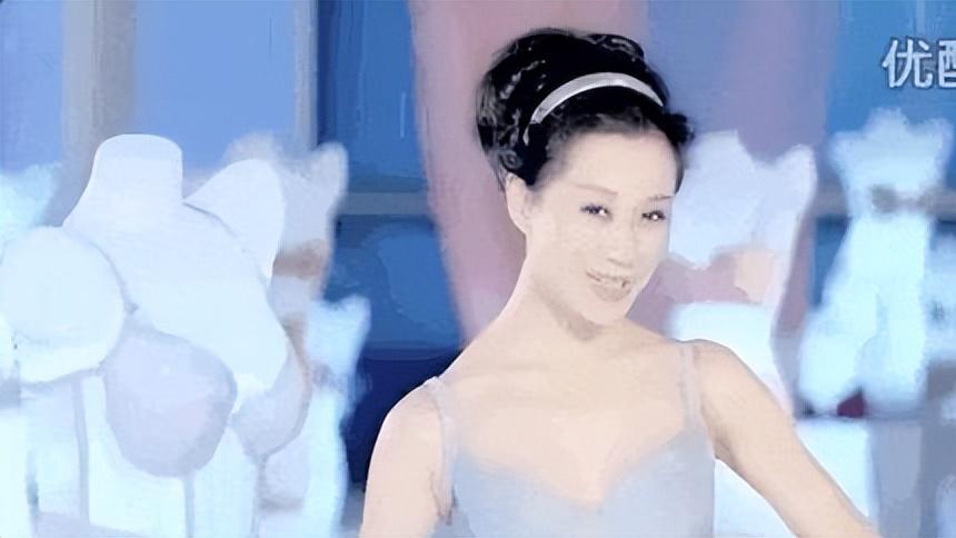 46岁倪虹洁拒绝“身材羞耻”离婚后背负千万巨债，如今活成爽文