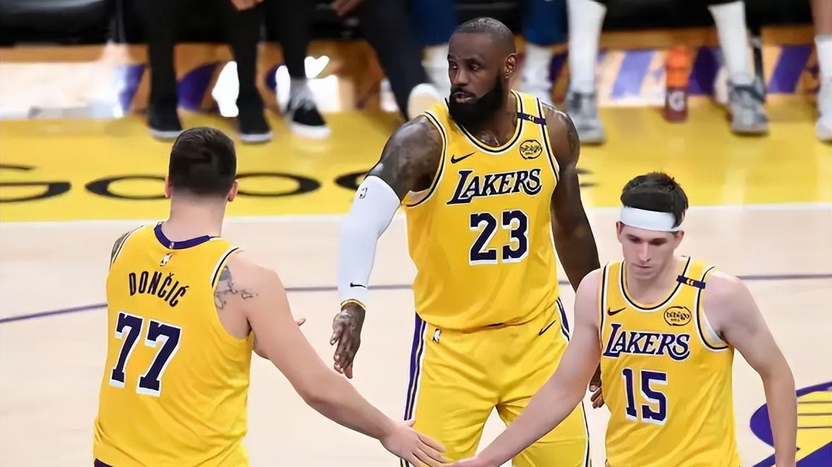 东契奇44+12+6历史第三！莫兰特8+1+7，湖人逆转灰熊，战绩4胜2负