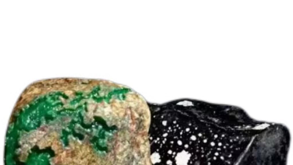 3016-2.1 公斤翡翠原石：藏在皮壳里的 “亿万年财富密码”