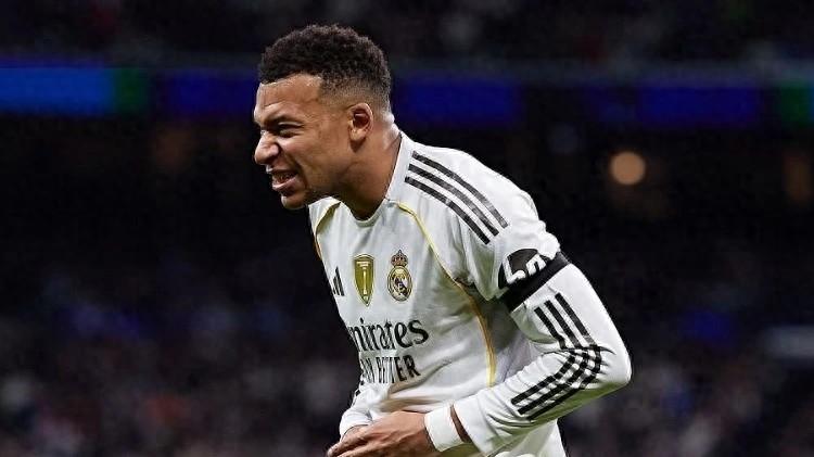 0-2！皇马1人受伤，3人吃红牌，主场19年来首次输给塞尔塔