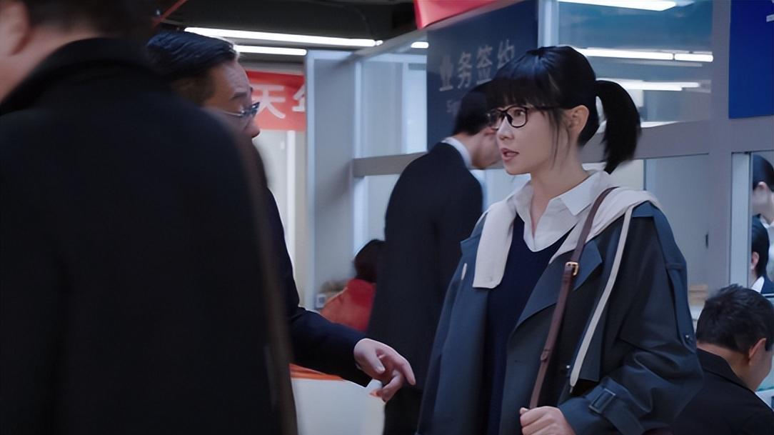 《蔷薇风暴》播两小时拿下都市剧榜第1，连看3集我想说：此剧要爆