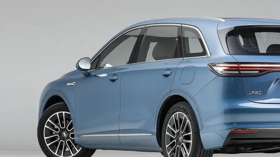 华为汽车又成功了！11月卖出7.03万辆，交付了1万台，售价15.98万