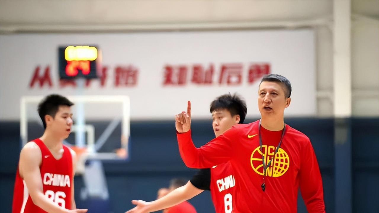中国男篮热身赛首发阵容出炉，单中锋双前锋和双后卫