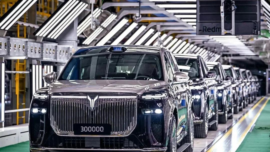 岚图第30万辆车整车下线，央企造车不靠烧钱，高端市场真能赢？