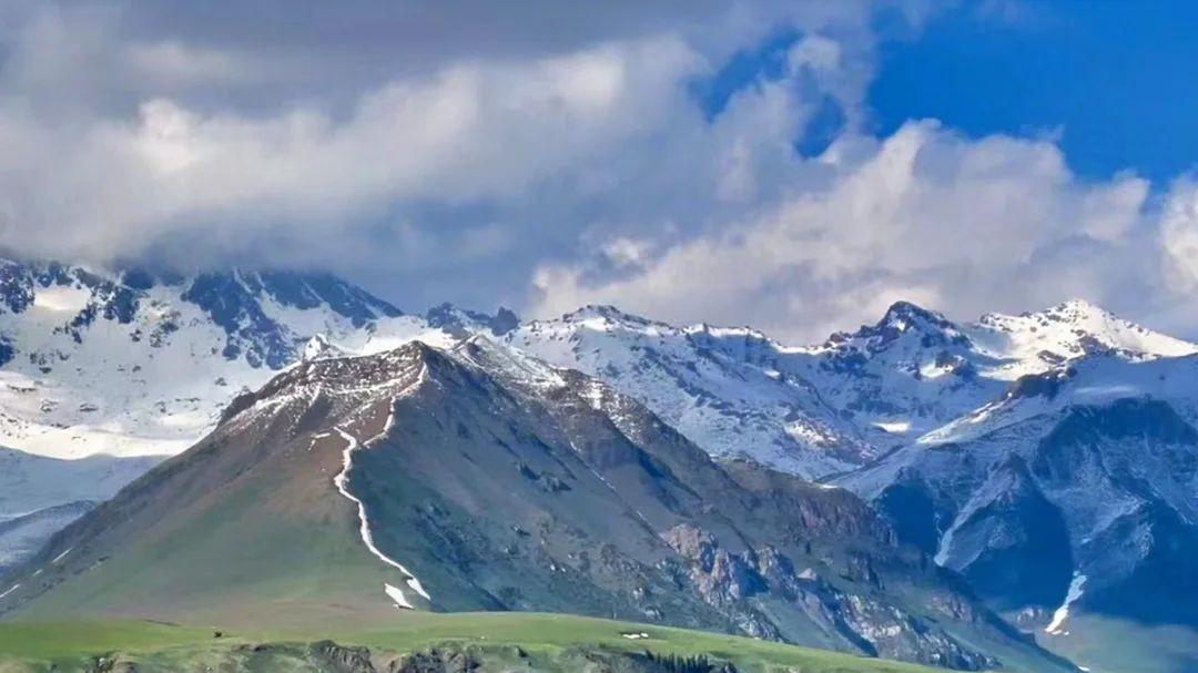 强烈建议6月走这条自驾环线！中国最治愈的草原，一秒上头！