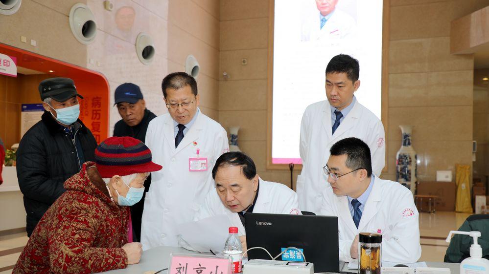 桓台县妇幼保健院邀请全国知名保胆专家刘京山开展义诊活动